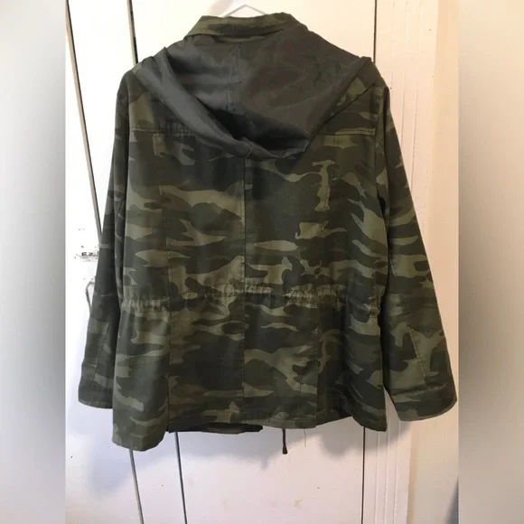 Outer Edge Women's Green Camouflage Utility Jacket - Picture 2 of 3